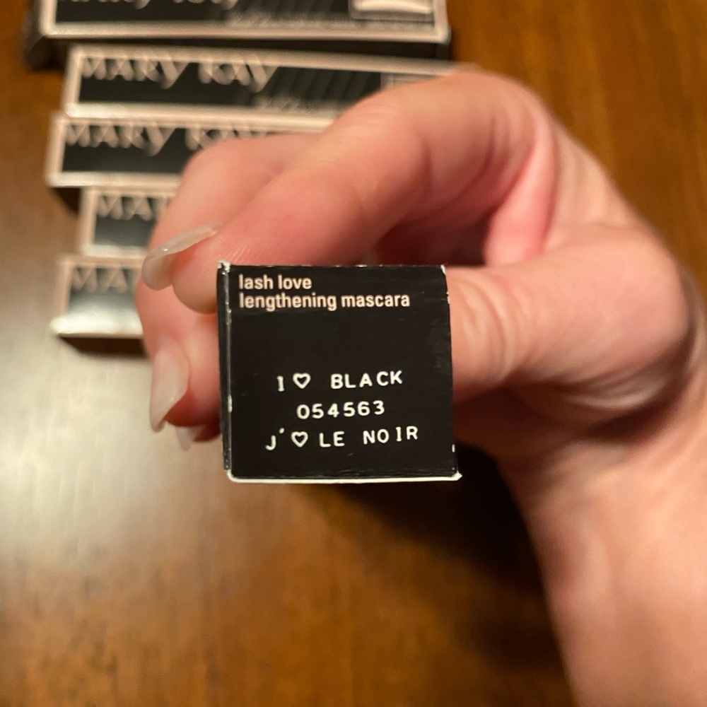 Lash love lengthening mascara, black